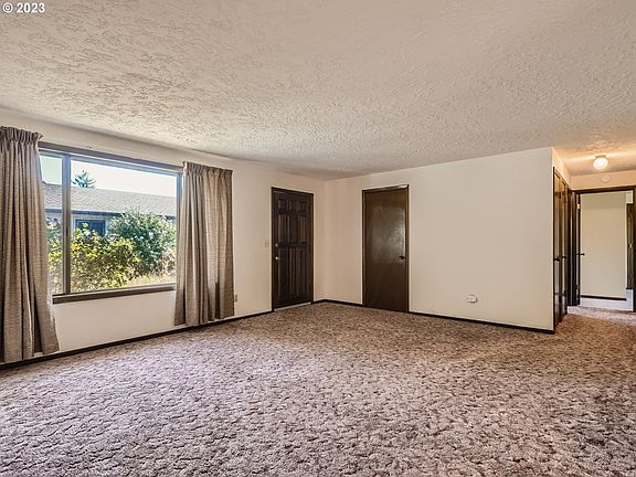 5th image of 3510 NE 45th St APT A