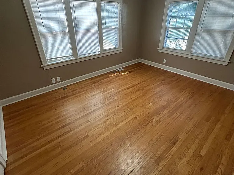 5446 Charlotte St — Photo 22