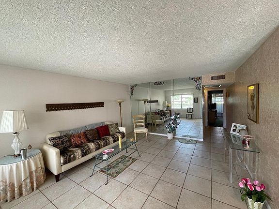 2nd image of 246 E Wellington Dr #H