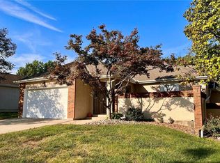 128 SW Hillcrest Ln, Lees Summit, MO 64063