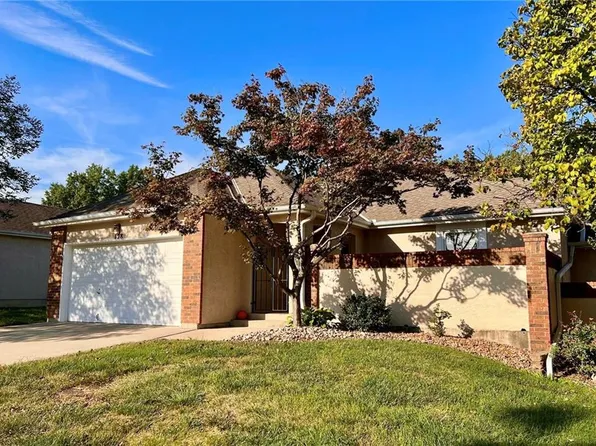 128 SW Hillcrest Ln, Lees Summit, MO 64063