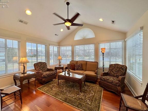 2nd image of 2901 Villa Ct #D