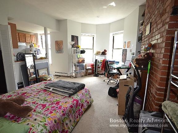 Lots of sunlight from big bay windows!