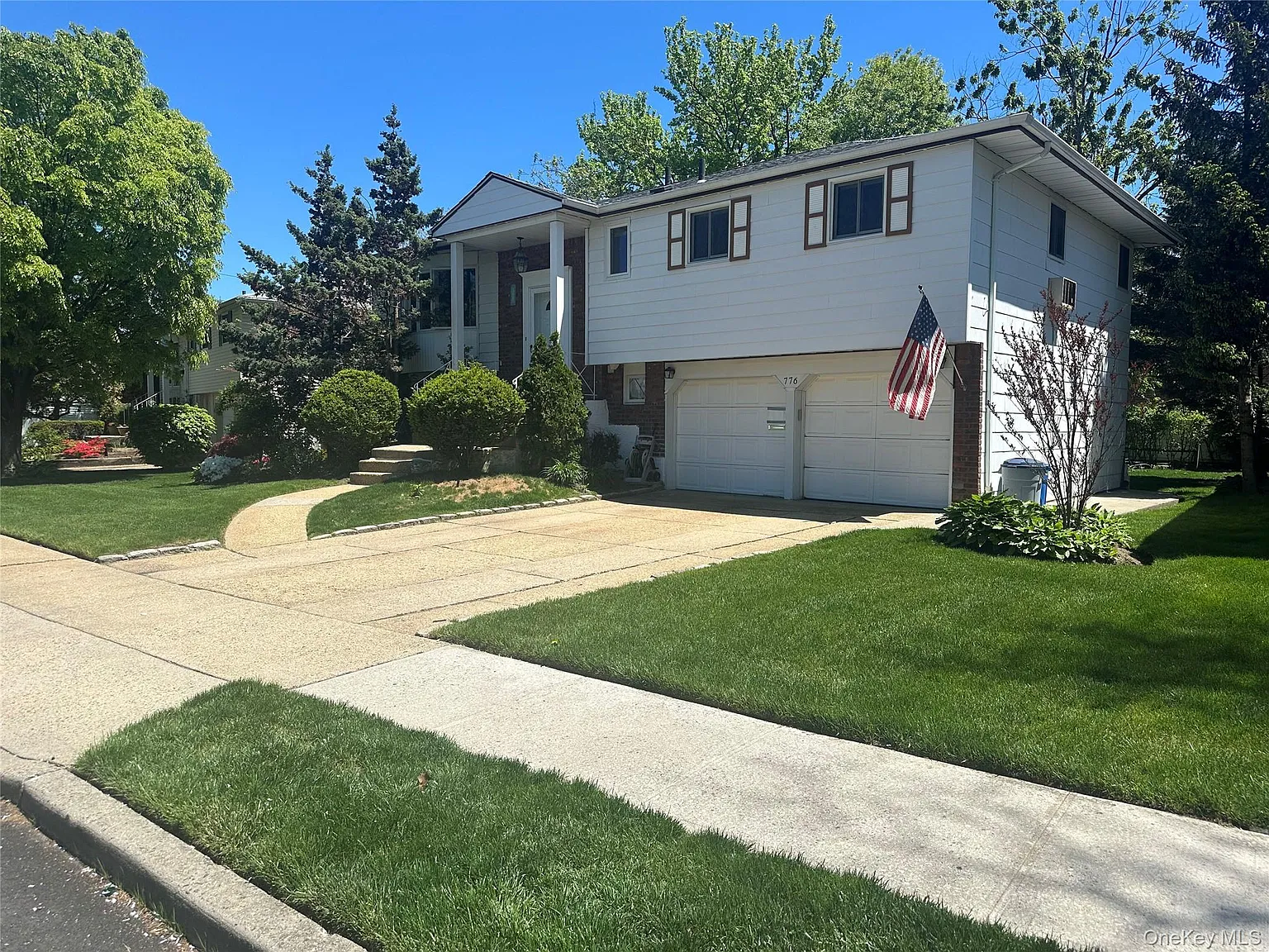 4 bed, 2.5 bath, 1944 sqft, $5,200 — Photo 2