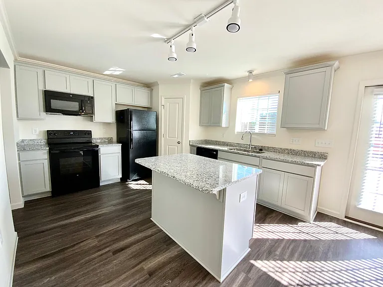 3912 Bissett Way — Photo 2