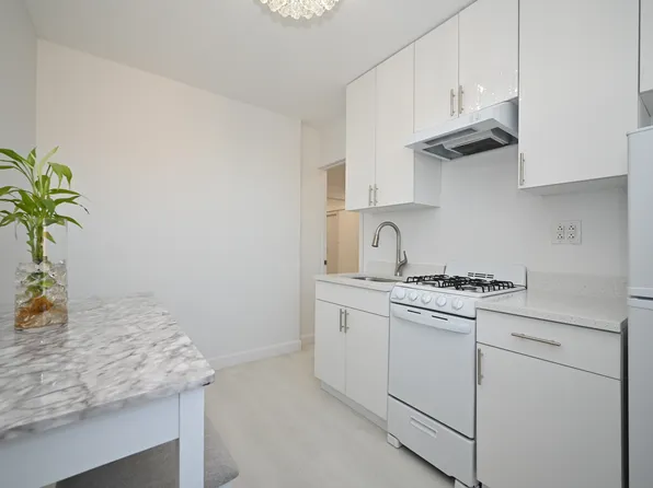 100-25 Queens Boulevard image 12 of 17