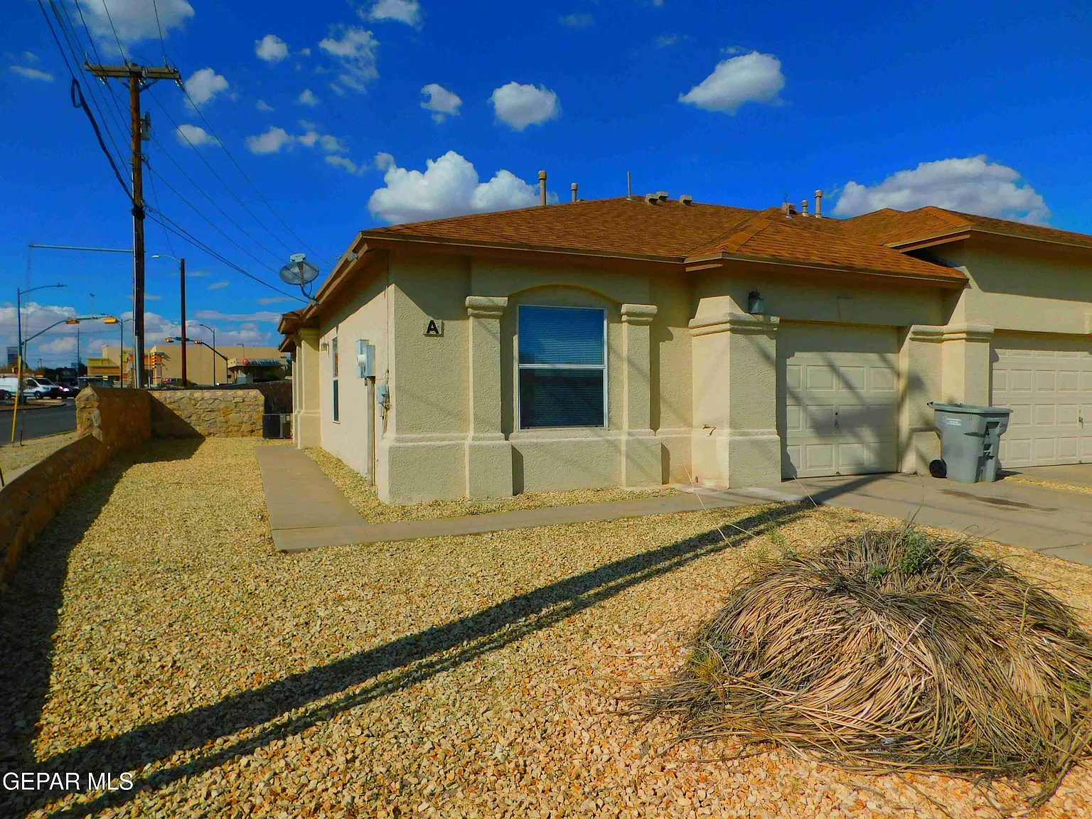 3 bed, 2.0 bath, 1259 sqft, $1,295 — Photo 3