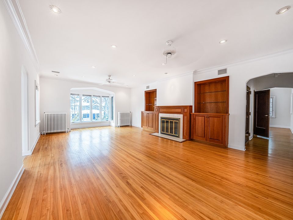 1st image of 1721 Humboldt Ave S #B