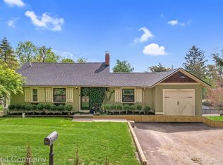 8260 Tipsico Lake Rd, Holly, MI 48442