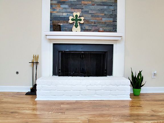 5th image of 3215 Sycamore Springs Dr