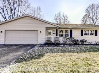 636 White Oak Dr, Chatham, IL 62629