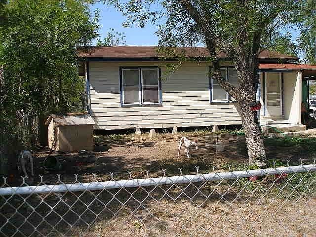 1st image of 418 W Davis St