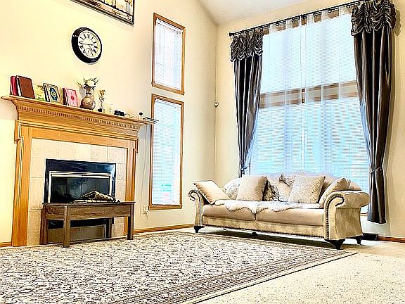 4th image of 2057 Valencia Dr
