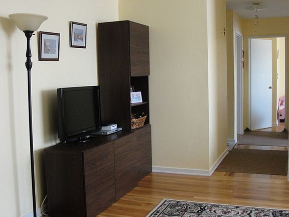 5th image of 201 S Buckhout St