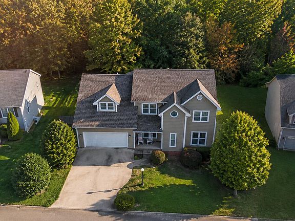 3rd image of 8014 Woodstone Dr