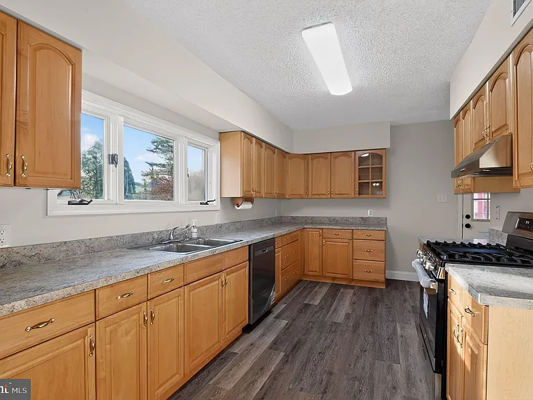 32 Rosewood Rd S — Photo 2