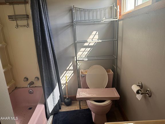4th image of 276 Reade St