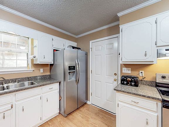 3rd image of 218 Dunovant Ct