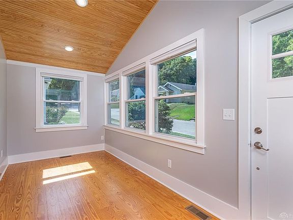 4th image of 2242 Willowgrove Ave