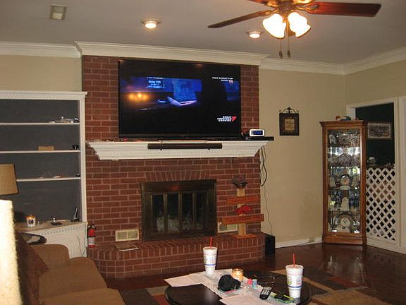 3rd image of 1113 Mayfair Ln