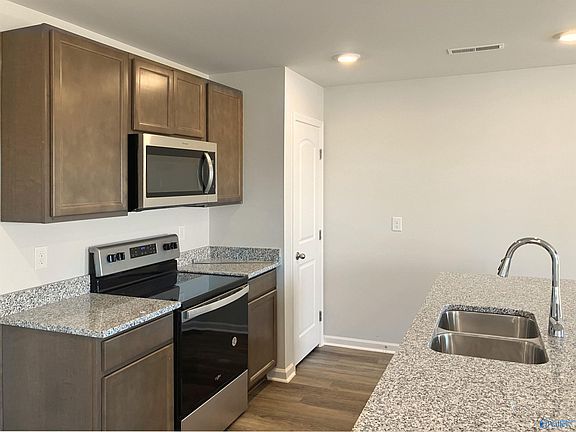 4th image of 411 Moringa Ln