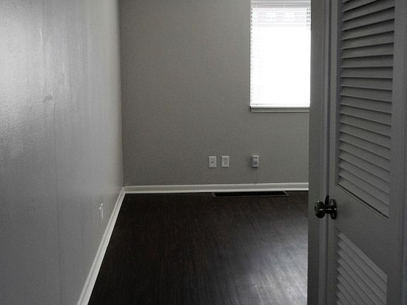 5th image of 4526 Pennsylvania Ave APT 9