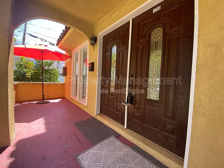 1250 E Villa St — Photo 14
