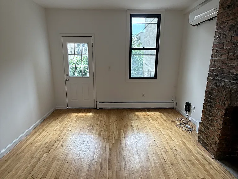 359 1st St #1 — Photo 4
