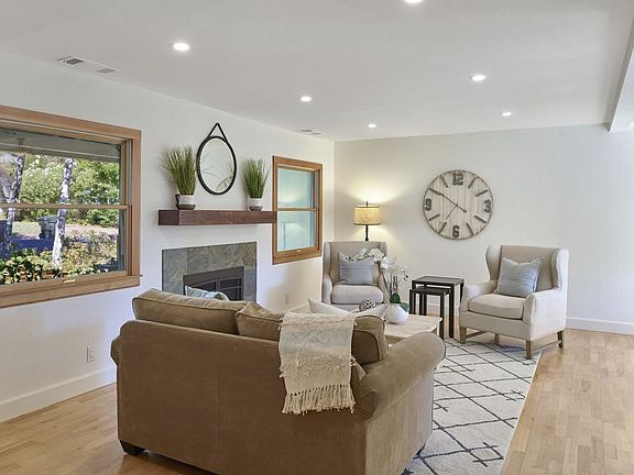 3rd image of 779 Cumberland Dr