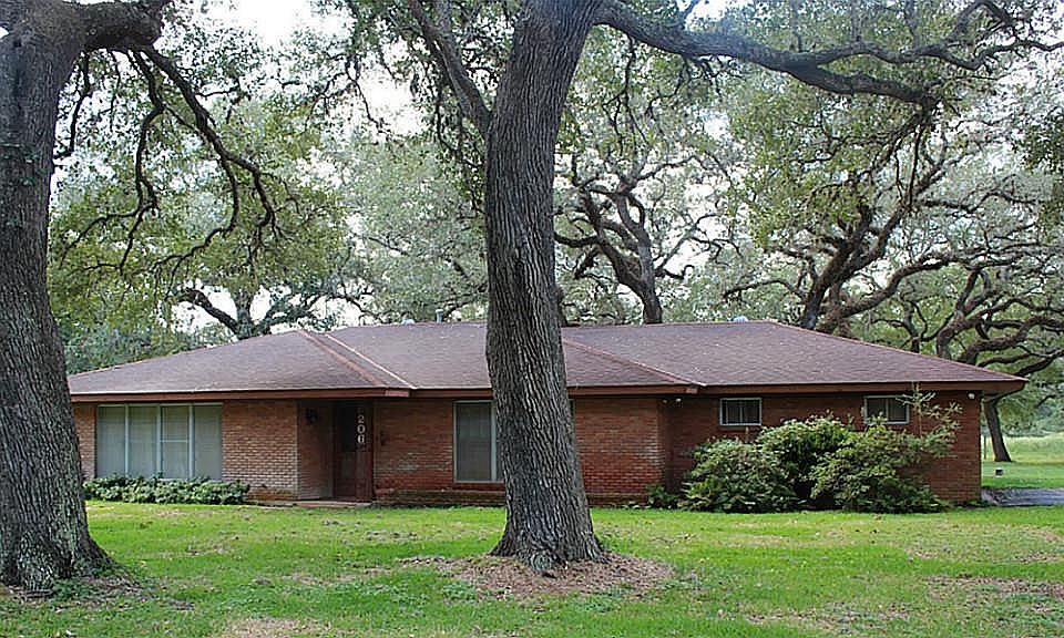 2nd image of 206 King Dr