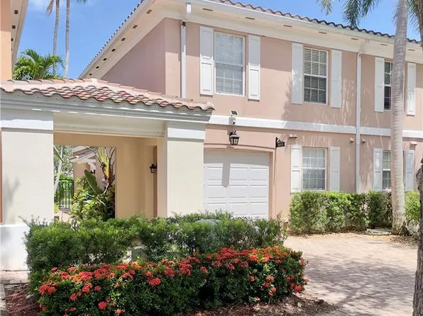 5669 Cove Cir, Naples, FL 34119
