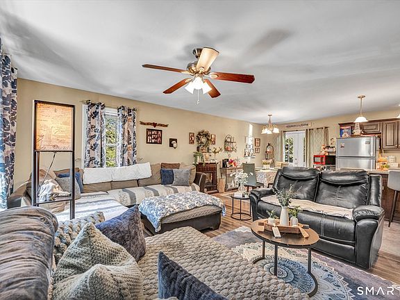 4th image of 524 Christopher Way