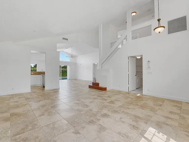 4355 Leicester Ct — Photo 6