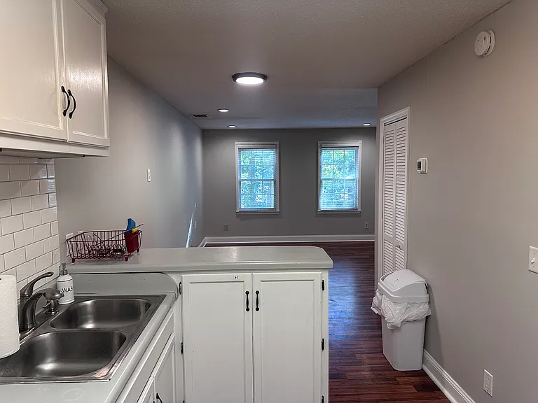 2041 Greenwood Pl SW — Photo 13