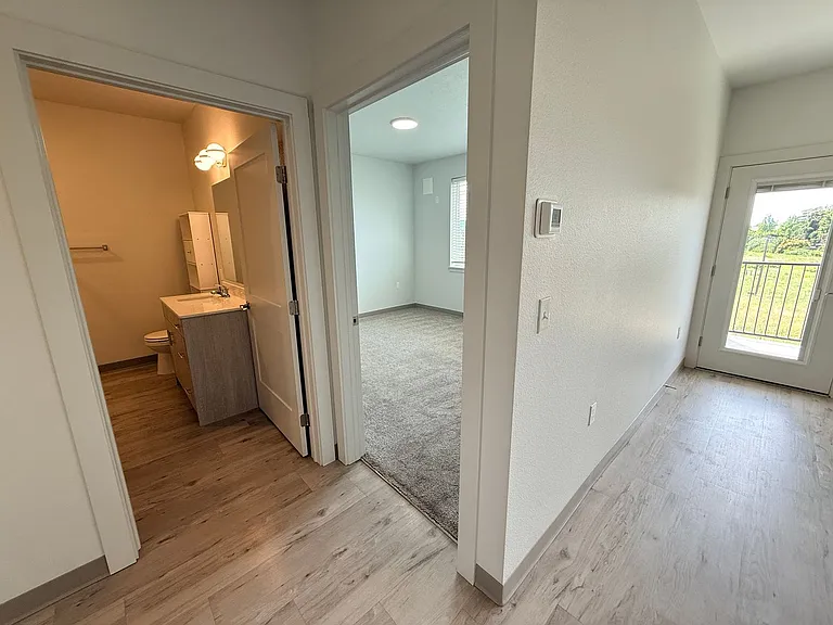 Nathan Apartments — Photo 20