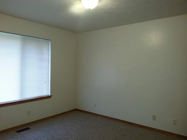 2419 W Deerfield St — Photo 8
