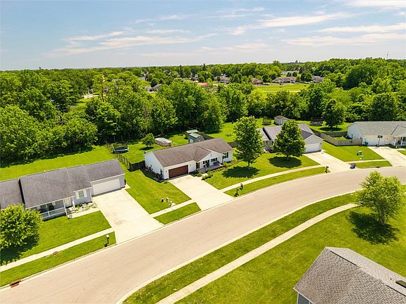 5th image of 895 Riverbirch Rd