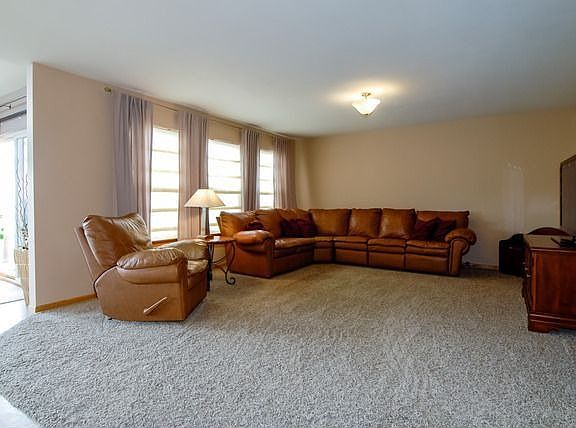 5th image of 2414 Red Oak Ct