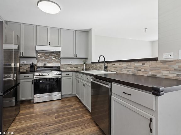 4th image of 2426 Mayfield Dr