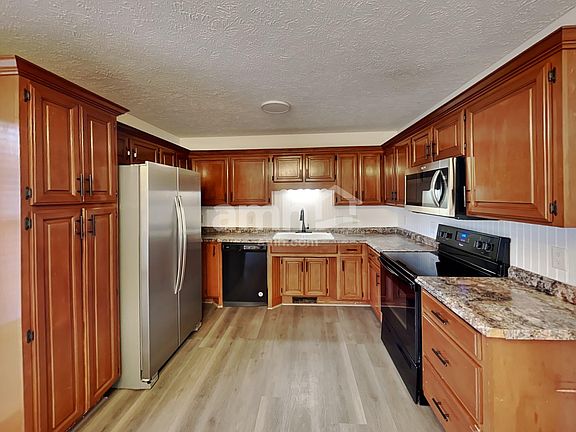 3rd image of 807 Stewart Valley Dr