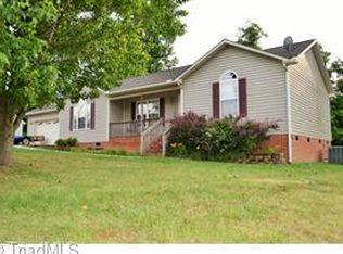 7 Braxton Ln, Thomasville, NC 27360