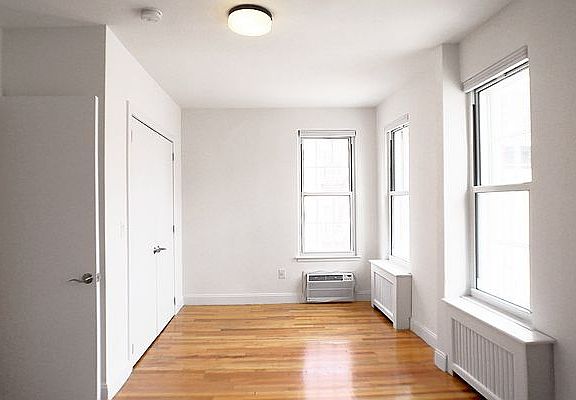 4th image of 231 W 4th St APT 2