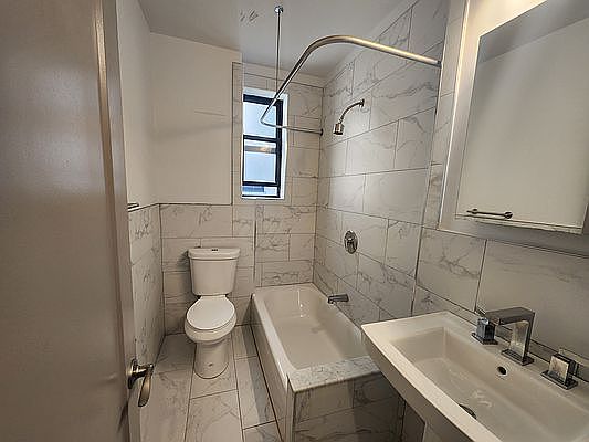 5th image of 130 Fort Washington Ave APT 4K