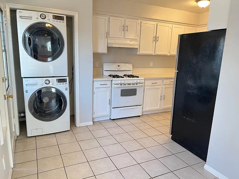 1500 N Buena Vista St #B — Photo 20