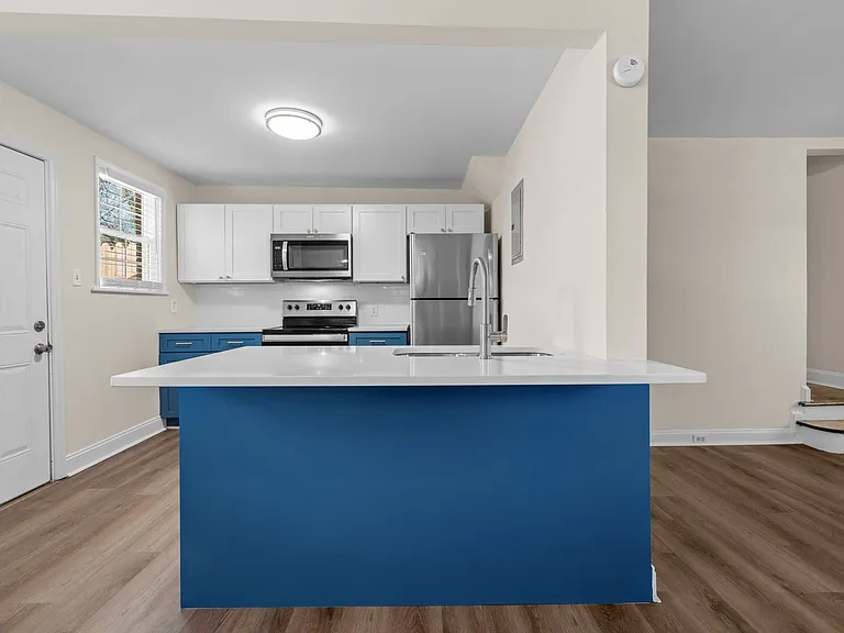 906 Clarendon St #A — Photo 3