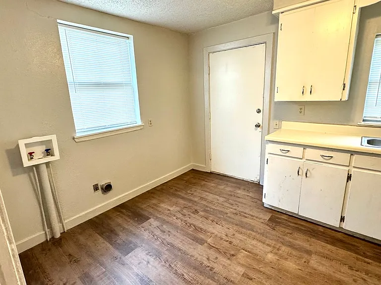 372 J St — Photo 5