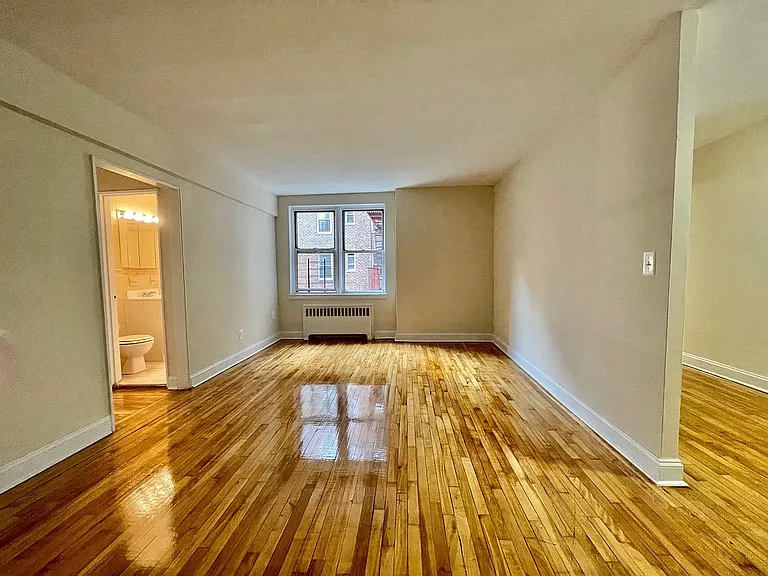 14336 Barclay Ave #2F — Photo 2