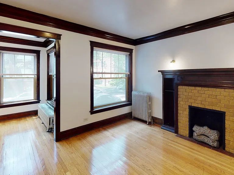 5429 S Woodlawn Ave — Photo 1