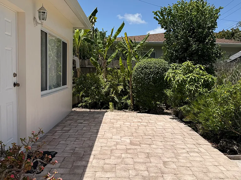 5701 SW 50th Ter #1 — Photo 2