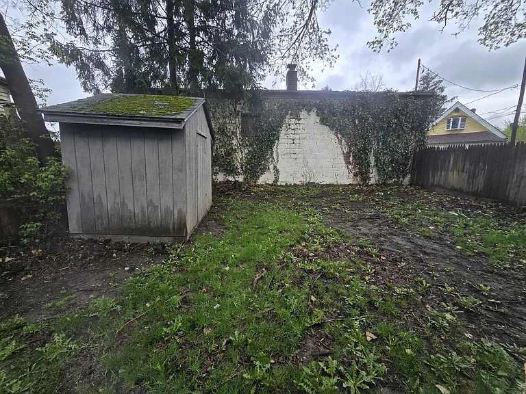 121 W End Dr — Photo 22